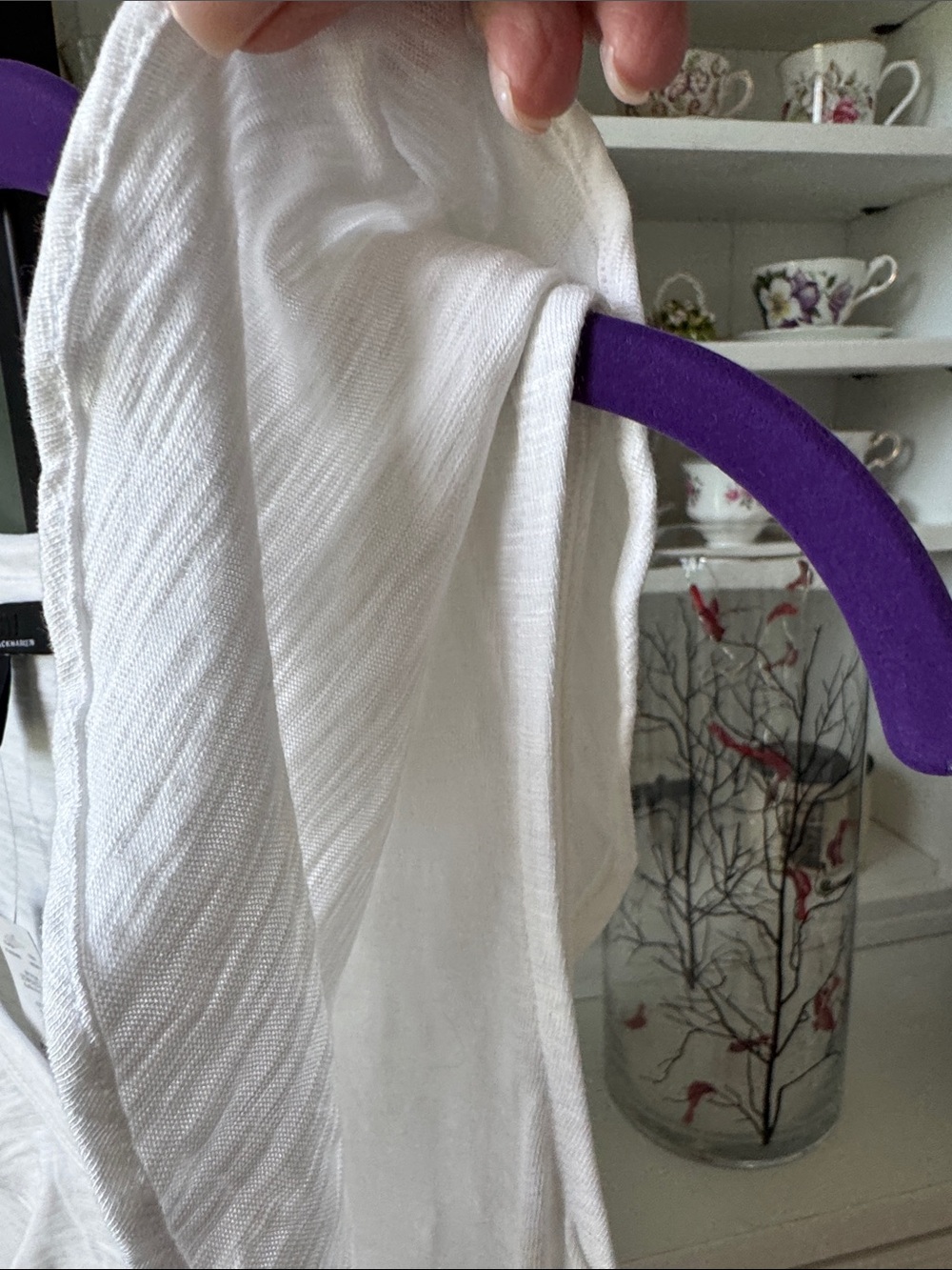 White ruffled V-neck Tee - Picture 5 of 5